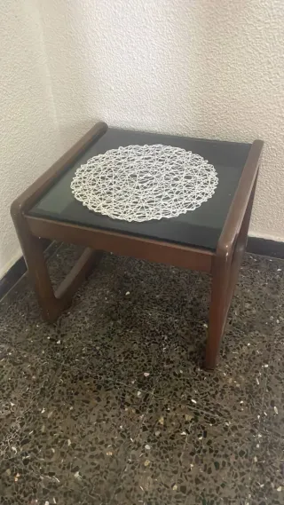 Mesa auxiliar cristal y madera