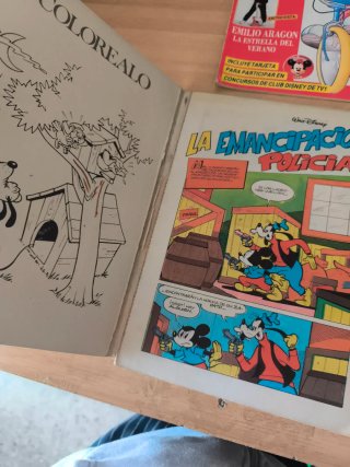 Pack Comic Dumbo y dos revistero