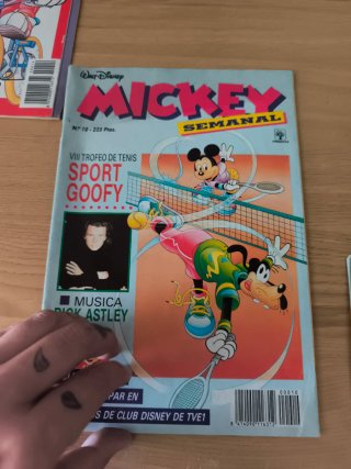Pack Comic Dumbo y dos revistero