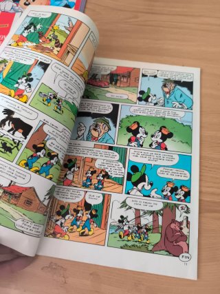 Pack Comic Dumbo y dos revistero