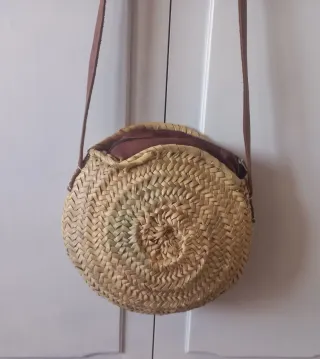Bolso redondo rafia y cuero estrella