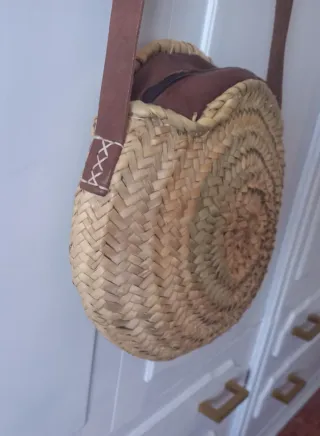 Bolso redondo rafia y cuero estrella