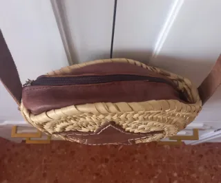 Bolso redondo rafia y cuero estrella