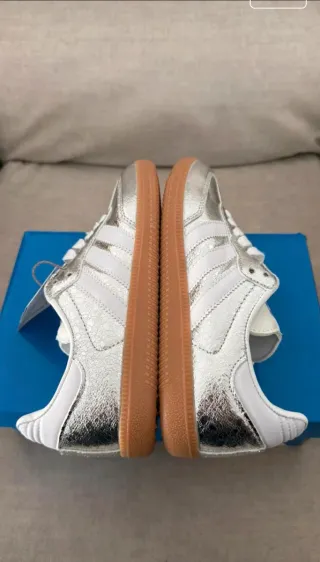 Adidas Samba OG Mujer Plata Metálico