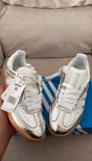 Adidas Samba OG Mujer Plata Metálico