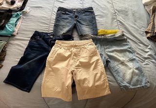 Tre pantaloni per bambini