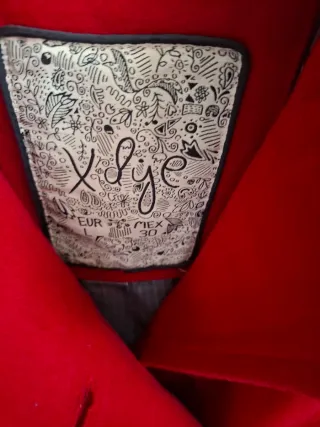Abrigo rojo mujer