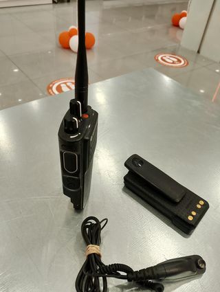 WALKIE MOTOROLA DP4400E + (SIN CARGADOR)