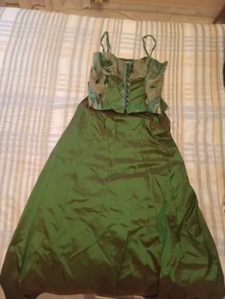Conjunto falda y corpiño verde