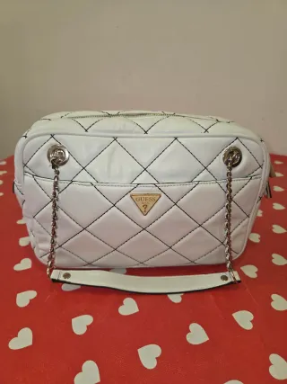 Bolso Guess Cessily Blanco Acolchado