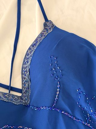 Vestido azul con pedrería