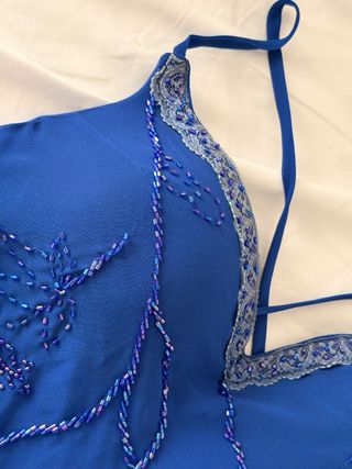 Vestido azul con pedrería