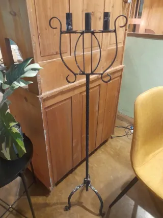 Candelabro de hierro forjado hecho a mano
