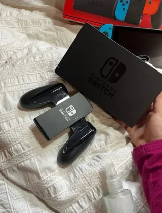 Nintendo Switch con Joy-Cons Rojo y Azul