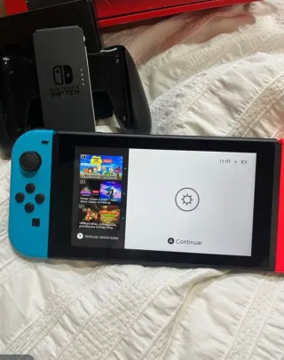 Nintendo Switch con Joy-Cons Rojo y Azul