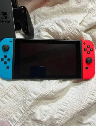 Nintendo Switch con Joy-Cons Rojo y Azul