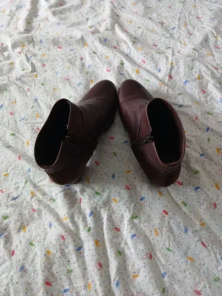 Botines de piel marrón oscuro