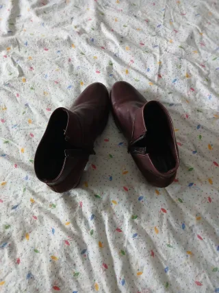 Botines de piel marrón oscuro