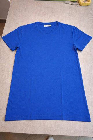 Due t-shirt a girocollo, taglia L e modello slim.