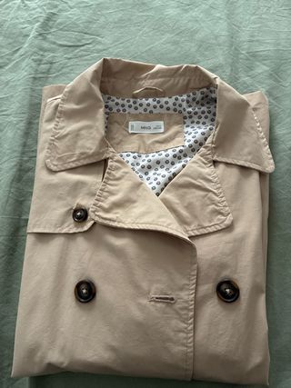 Gabardina niña beige Talla 10. 104cm.