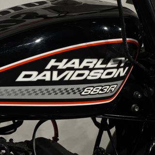 HARLEY DAVIDSON Sportster 883 Roadster