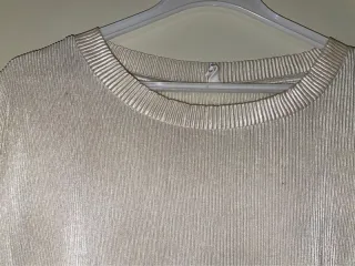 Camiseta brillante beige/dorado