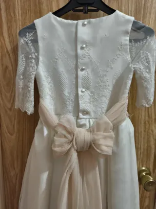 Vestido de Comunión Blanco con Detalles Beige