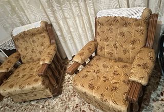 Sofá y sillones de tela y madera