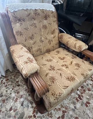 Sofá y sillones de tela y madera