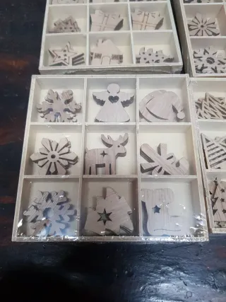 Set di figure in legno per decorazioni natalizie