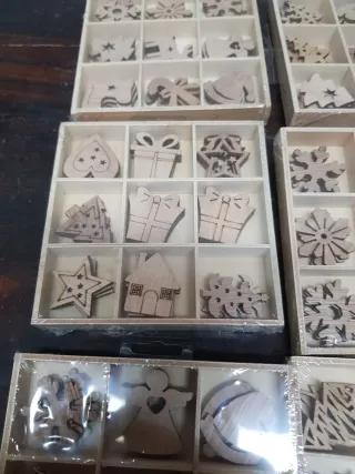 Set di figure in legno per decorazioni natalizie