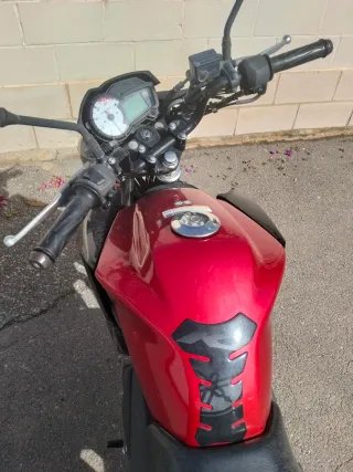 Yamaha YS125 Roja y Negra
