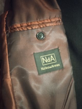 Gabardina negra elegante