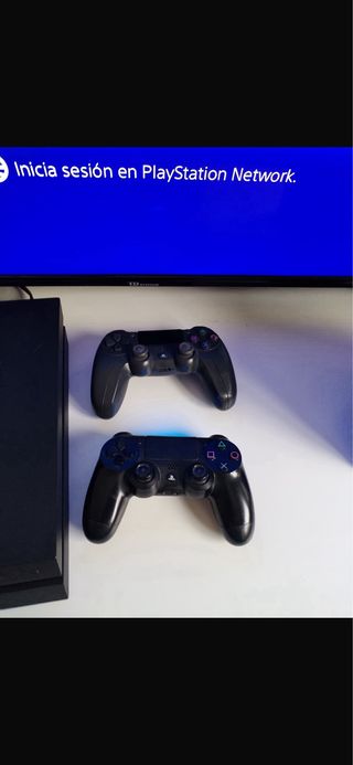PS4 (PlayStation 4) Nera