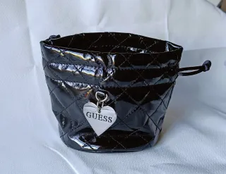 Bolso Joyero Guess Negro Corazón Plateado