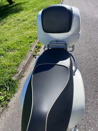 Vespa 125 GTS Super Blanca
