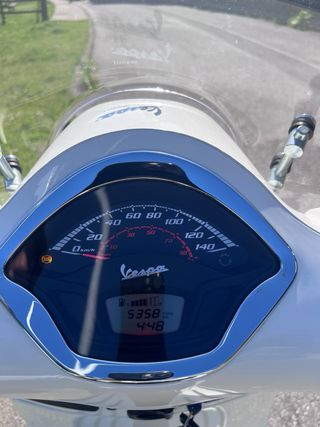 Vespa 125 GTS Super Blanca