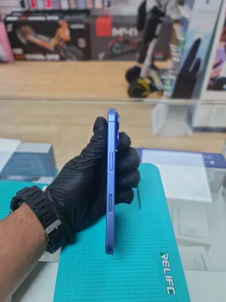 iPhone 16 Azul