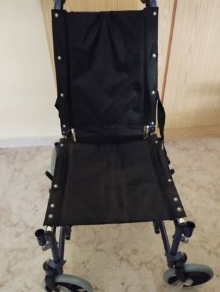 Silla de ruedas reclinable negra