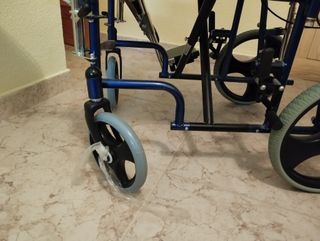 Silla de ruedas reclinable negra