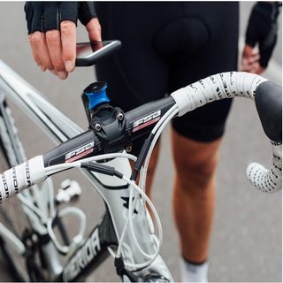 SOPORTE DE SMARTPHONE PARA BICICLETA POTENCIA MANILLAS QUAD LOCK