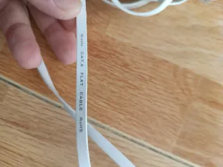 Cable de red Ethernet blanco