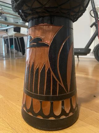 Djembe africano tallado