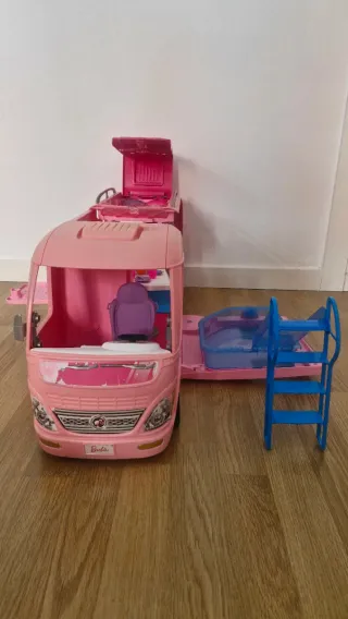 Caravana Barbie con Piscina y Tobogán
