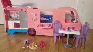 Caravana Barbie con Piscina y Tobogán