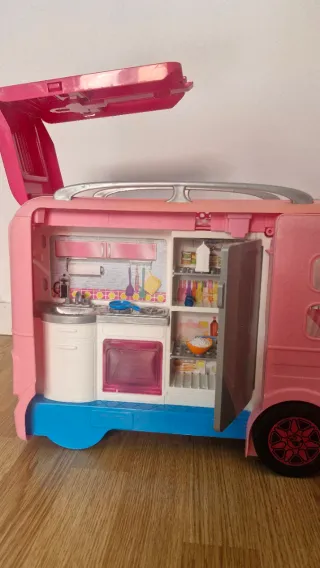 Caravana Barbie con Piscina y Tobogán