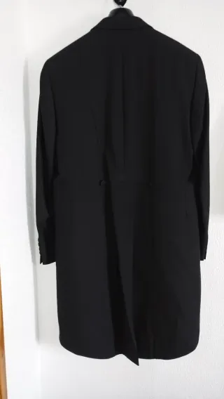 Chaqué Negro Clásico con Pantalón Raya