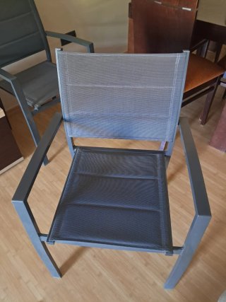 Conjunto mesa y 4 sillas jardín extensible.