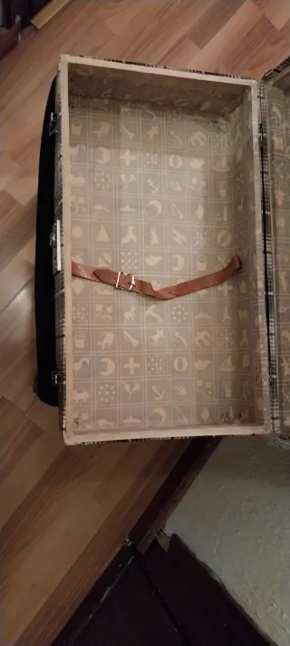 Baúl maleta vintage tela y metal
