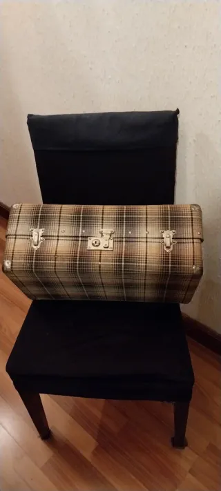 Baúl maleta vintage tela y metal
